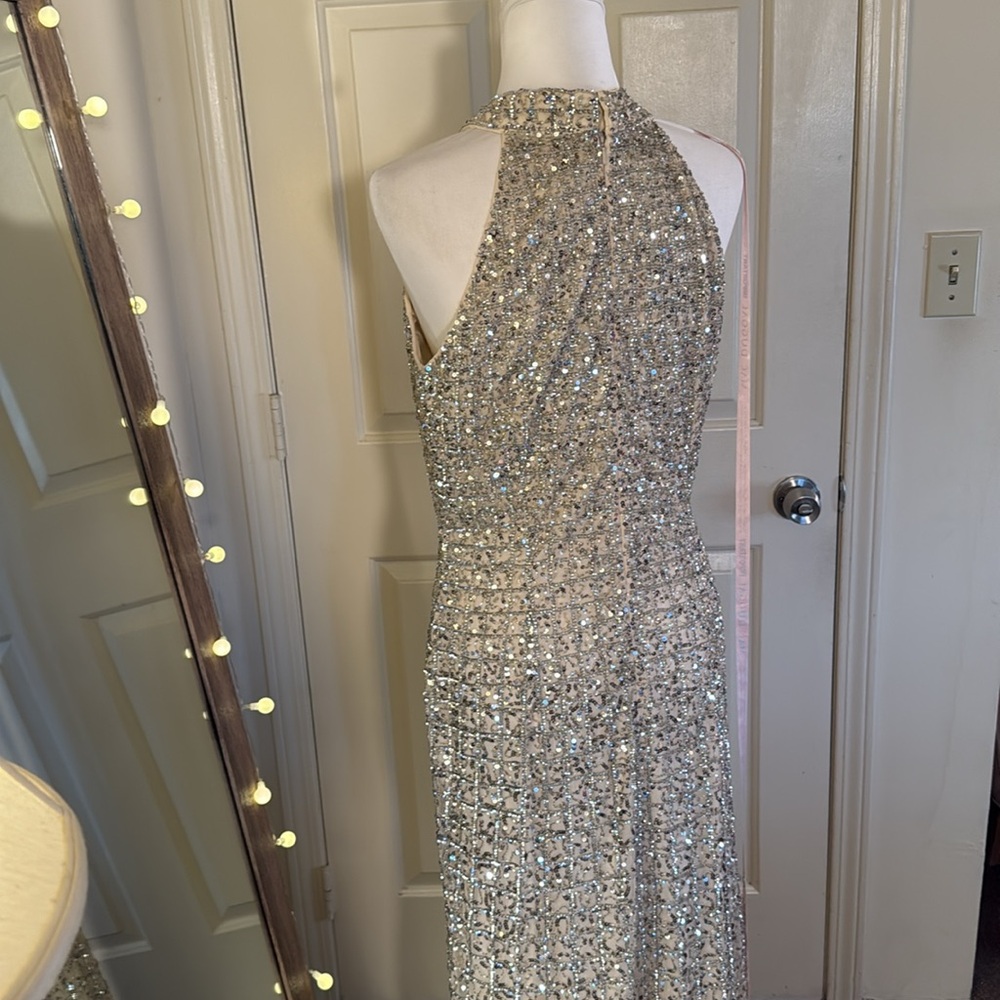 MAC DUGGAL
Silver Embellished Halter Neck Keyhole Gown - Picture 13 of 17